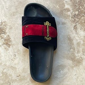 SINGLE SHOE   RIGHT ONLY  Prada Velvet slide
